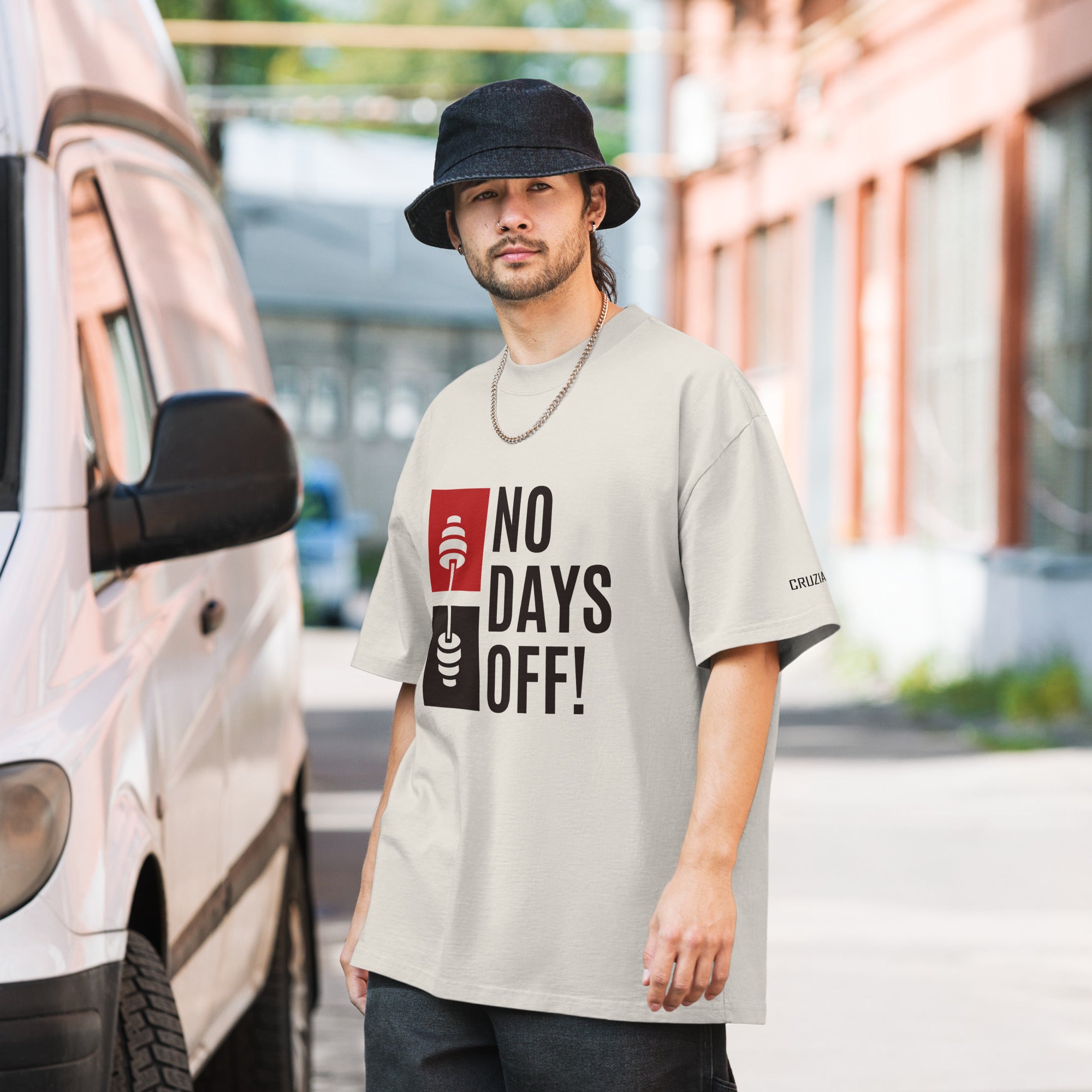 Oversized faded T-Shirt - No Days Off!