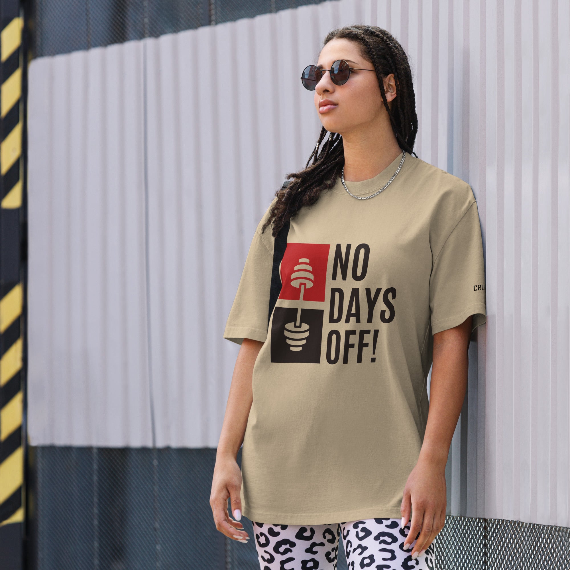 Oversized faded T-Shirt - No Days Off!